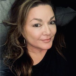 Meet your Posher, Leslie